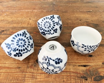 Set mit 4 asiatisch inspirierten Vintage-Teetassen aus blauem und weißem Porzellan/Teetassen ohne Henkel/Teetassen aus feinem Porzellan, 4er-Set