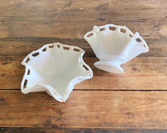Par Westmoreland mjölkglasfat med volangkant, godisfat, vintage skålar, mjölkglasskålar, vita glasbröllopsskålar, bröllopsdekorationer