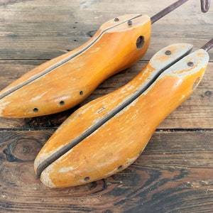 Pair of GE Belcher Stoughton Manual Shoe Trees Stretchers Vintage Wooden Shoe Forms Vintage Shoe Stretcher Wooden Shoe Trees, 1930s Shoes