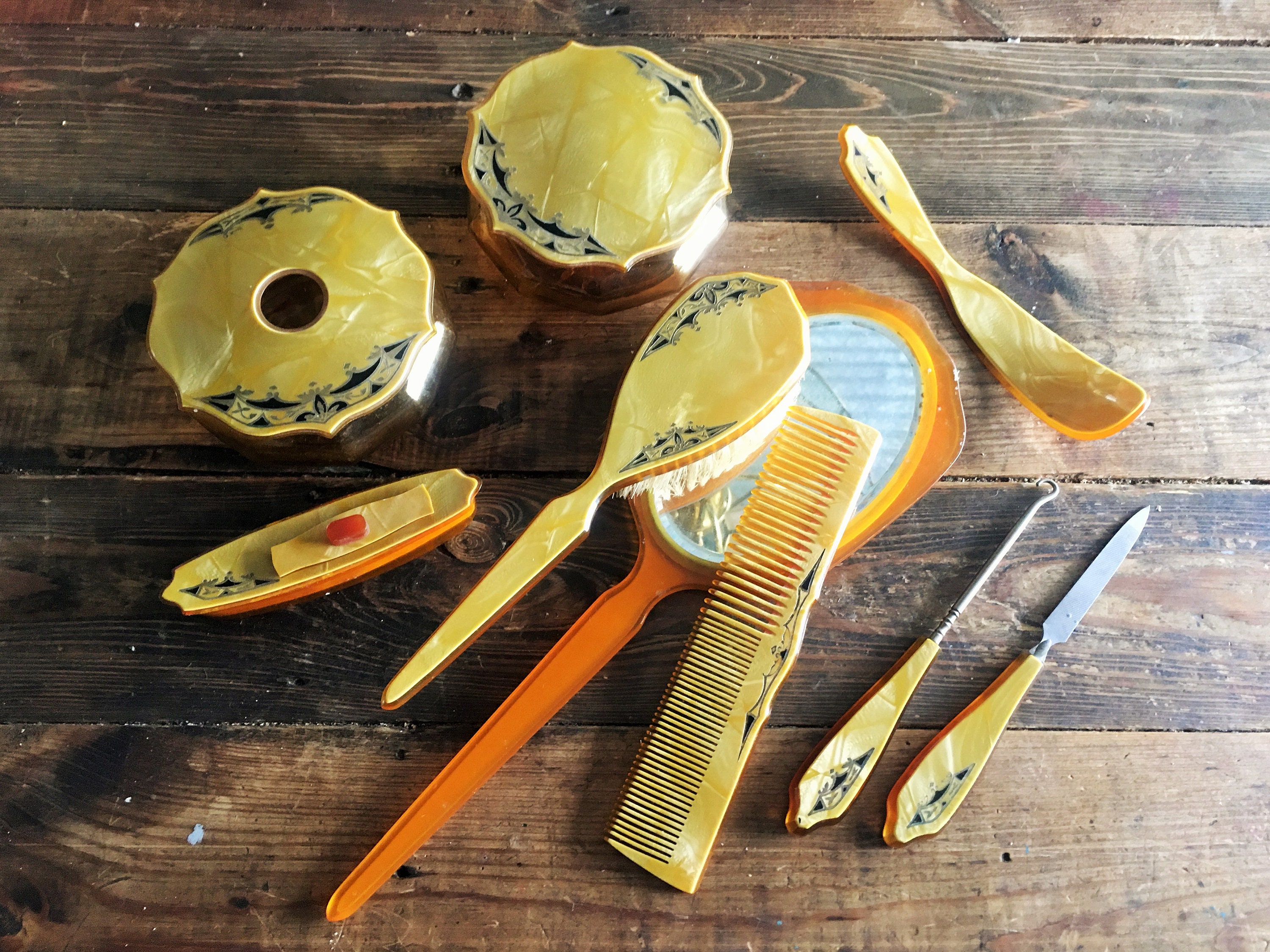 Vintage Yellow Marble Bakelite Art Deco Celluloid 9 PC Vanity Set w/Leather Case Vintage Art Deco Celluloid Vanity Set: Mirror, Brush, Nail  main image 2