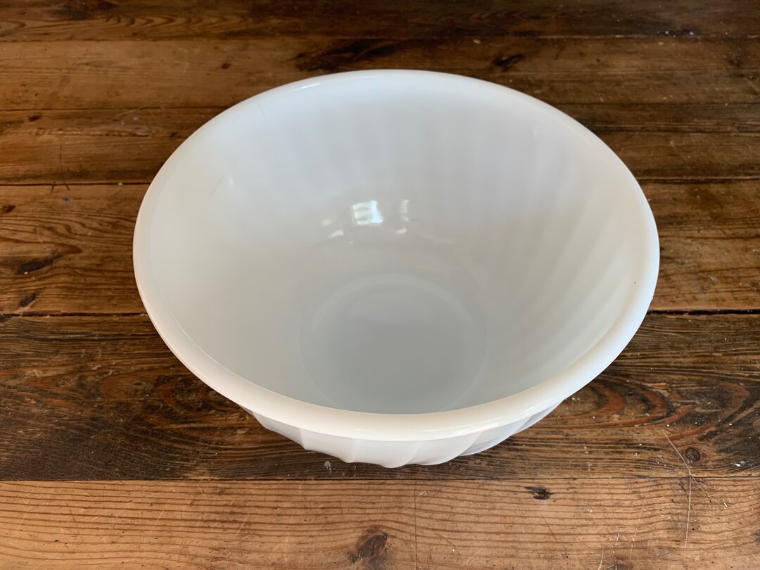 ヴィンテージ 9インチ ファイヤーキング ミルクガラス スワール