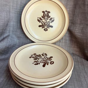 Vintage Pfaltzgraff Village Beige and Brown Floral Stoneware Ceramic 7&quot; Salad/Dessert Plates (Set of 4)