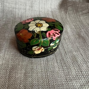 Vintage Kashmiri Paper Maché Hand Painted Trinket Box w/ Lid