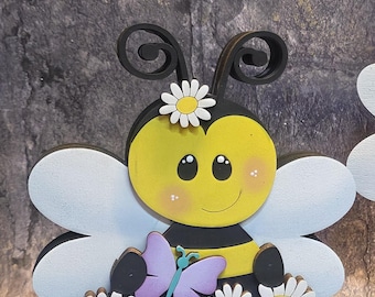 Sitting spring flower bee