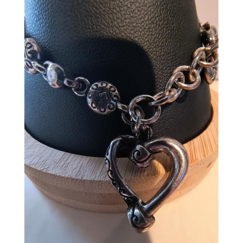 Brighton Silver Gold Heart Charm Bracelet Crystal Scrollwork Two Tone 8 Inch Bild 4