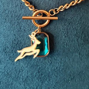 Emerald Green Crystal & Bokke Antelope Toggle Necklace | 18-Inch Gold-Coloured Curb Chain | South African-Inspired Gift image 3
