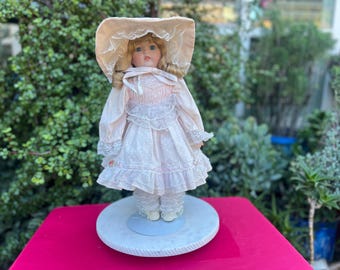 Gift Gallery Wind up Musical Porcelain Doll,doreen Doll,musical