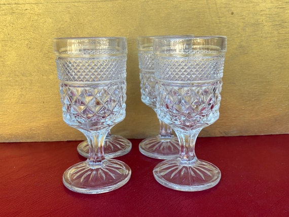 Goblet Glasses,vintage Small Glassware,cute Wine Glasses,set of 4 Glasses,heavy  Wine Glasses,drinkware,clear Wine Glasses 