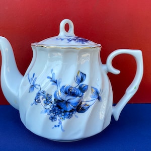 Swirl White & Blue Teapot,Floral Teapot,Rare Teapot,Decorative Teapot,Floral Unique Drinkware,CuteTeapot,Beautiful Teapot,White Teapot