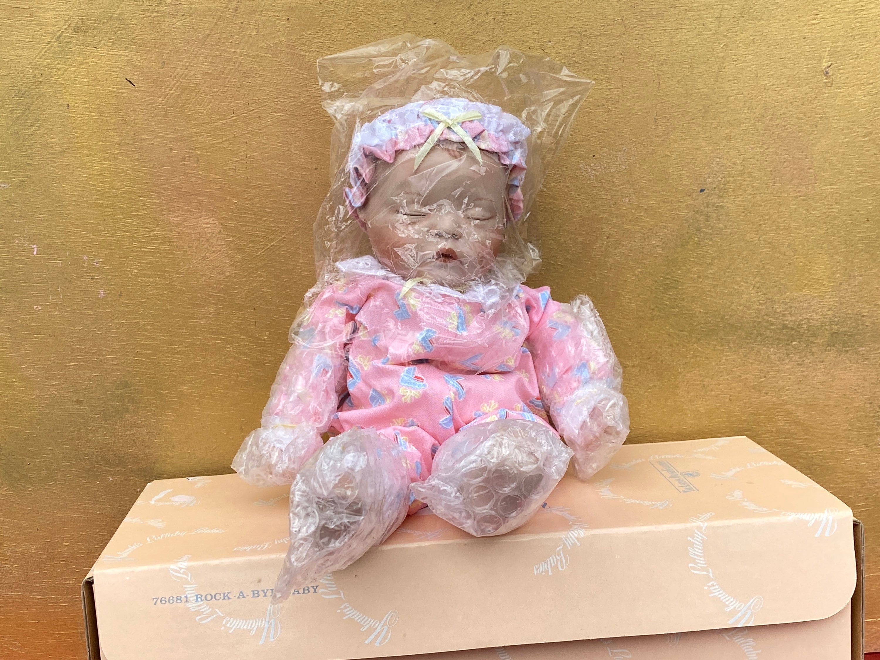 Ashton-drake Galleries Rock-a-bye Baby Porcelain Doll by Yolanda  display picture 1