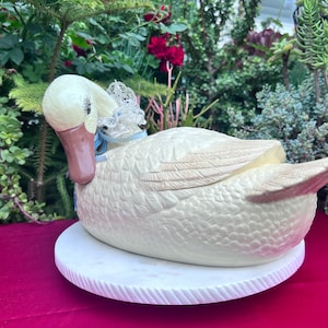 White Ceramic Swan Figurine,Decorative Swan,Swan Figurine,Vintage Swan Figurine,Swan Figurune,Unique Swan Figurine,Bird figurine