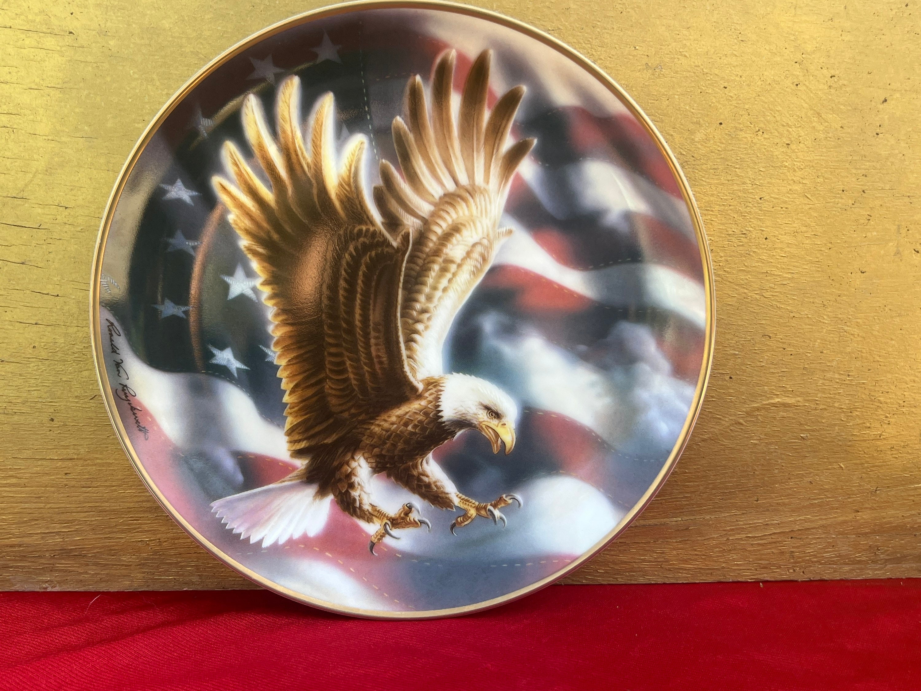 American Eagle Porcelain Plate: Franklin Mint Heirloom, Gold Trim