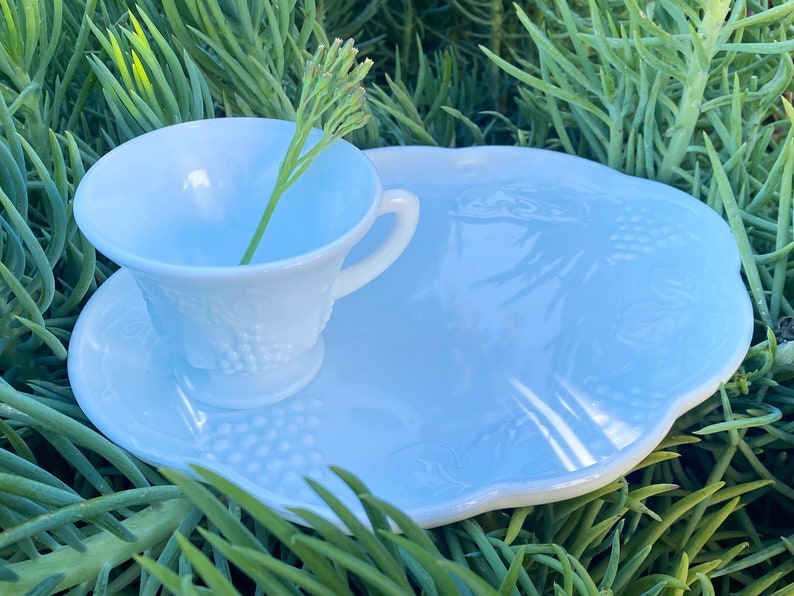 Vintage Milk Glass Snack Plates & Cupsset of 8 Itemsharvest Etsy