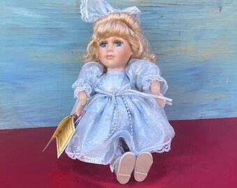 Gift Gallery Wind up Musical Porcelain Doll,doreen Doll,musical