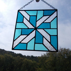 Déco murale avec panneau de vitrail à motif géométrique de courtepointe bleu sarcelle