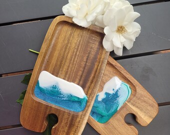 Personalised Individual Charcuterie Board, Wine Glass Holder, Resin Cheese Board, Engagement Gift, Wedding Gift, Ocean Beach Light Blue