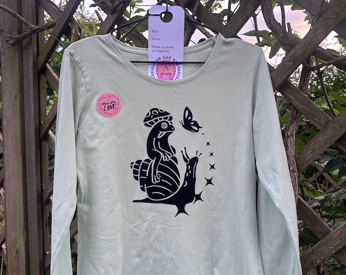 Trippy Frog Psychedelic Graphic T-shirt | Ladies 12 Magic Mushroom Summer Festival Long Sleeve Top | Pale Green | Snail Design| Psy Clothing