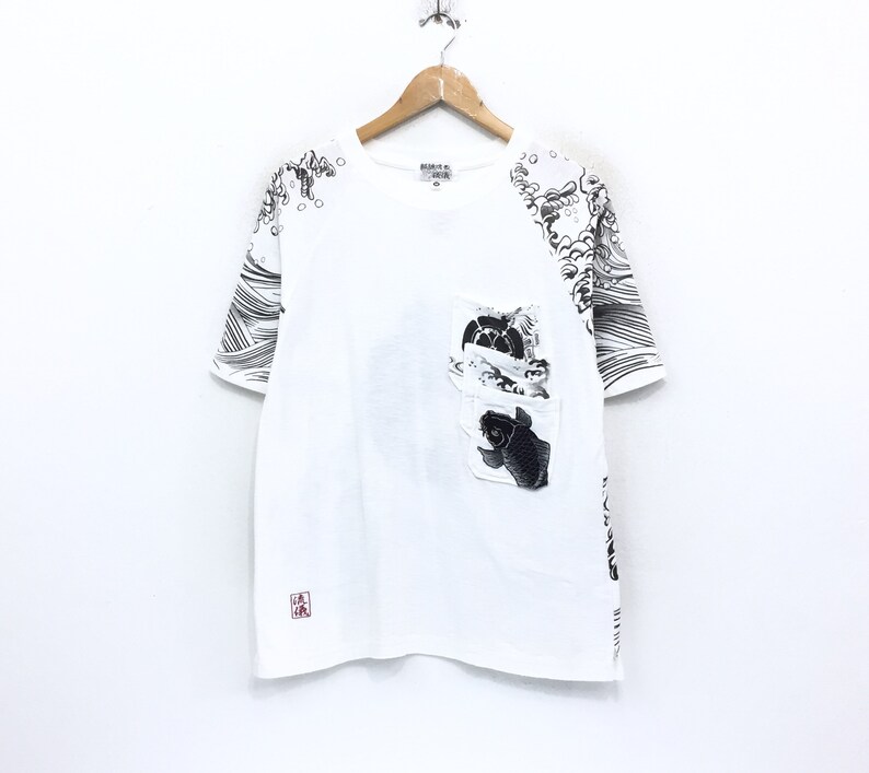 Rare! Karakuri Tamashii T-shirt Embroidery Black Fish Koi Nice Design Pocket Sukajan Crewneck Art Japanese Souvenir