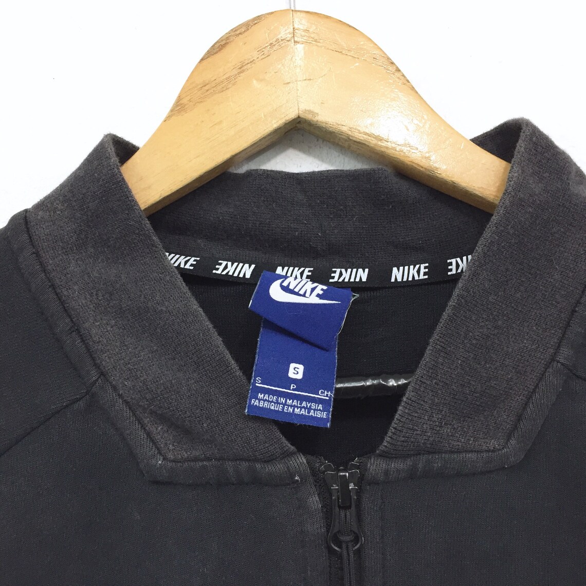 nike swoosh zipper