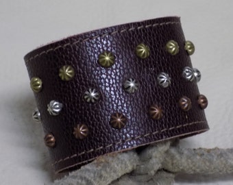 Just Your Size Brown Wide Leather Cuff Bracelet with Tri-Color Metal Lined Dots