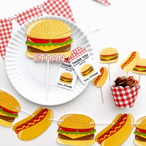 Ensemble de décor de fête pour le thème de fête d’anniversaire barbecue dans la cour arrière, hamburger à hot-dog grillé - gâteau Cupcake Toppers, emballages, guirlande, bannière, étiquettes de remerciement