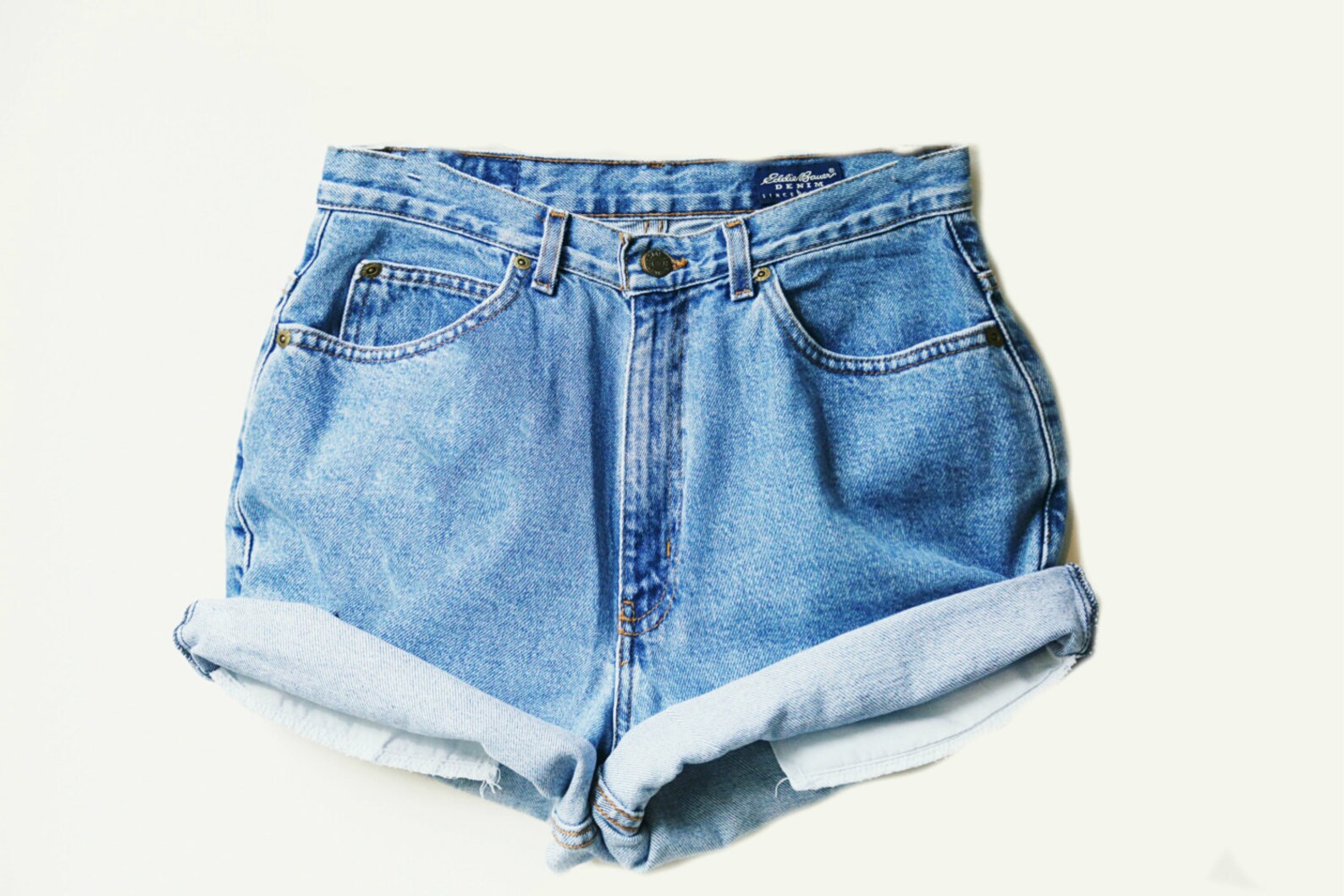 Short items. Taylor vintage шорты. Шорты siberia. Шорты milwaukee bucks. Шорт вижн.