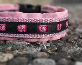 Customized dog collar staplessly adjustable in length padded with microfibre