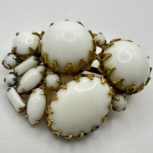 Vintage 1950s 1960s gold tone prong set milk glass cabochons brooch