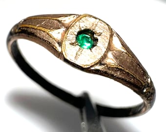Anillo colgante antiguo victoriano de pasta de vidrio verde chapado en oro del siglo XIX para bebé, talla 1
