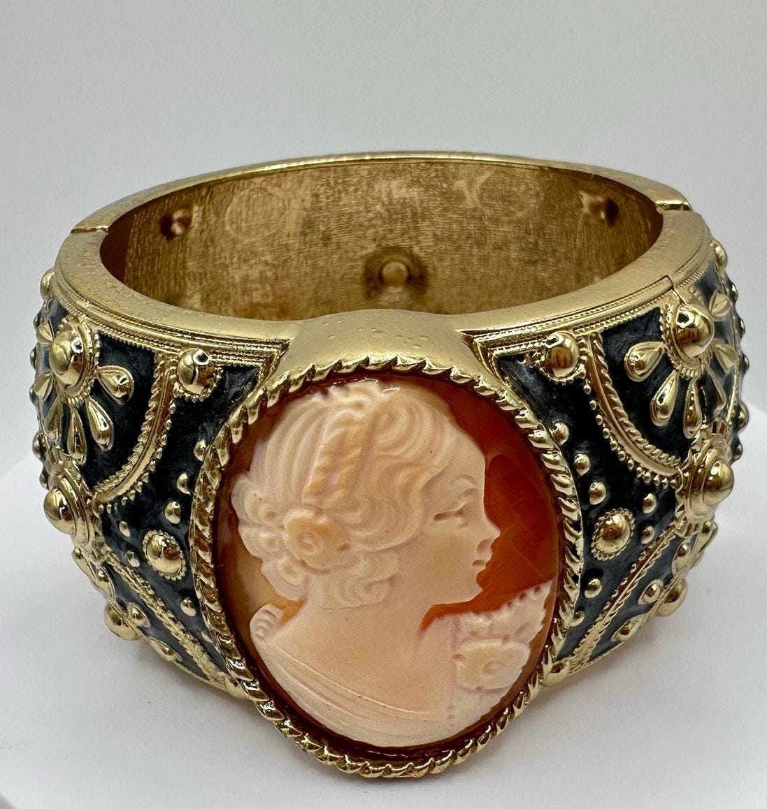 GF 1875-1900 Victorian Onyx Cameo Bangle 7.5 Antoqie victorian gold filled Black Cameo Clamper Bracelet main image 2