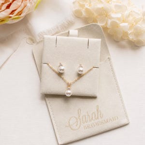 Bridesmaid Jewelry Set Pearl Gold, Stud Earrings for Bridesmaids, Bridesmaid Jewelry Gift, Bridesmaid Gifts, Jennifer on Custom Pouch