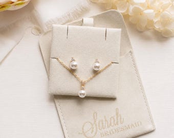 Bridesmaid Jewelry Set Pearl Gold, Stud Earrings for Bridesmaids, Bridesmaid Jewelry Gift, Bridesmaid Gifts, Jennifer on Custom Pouch
