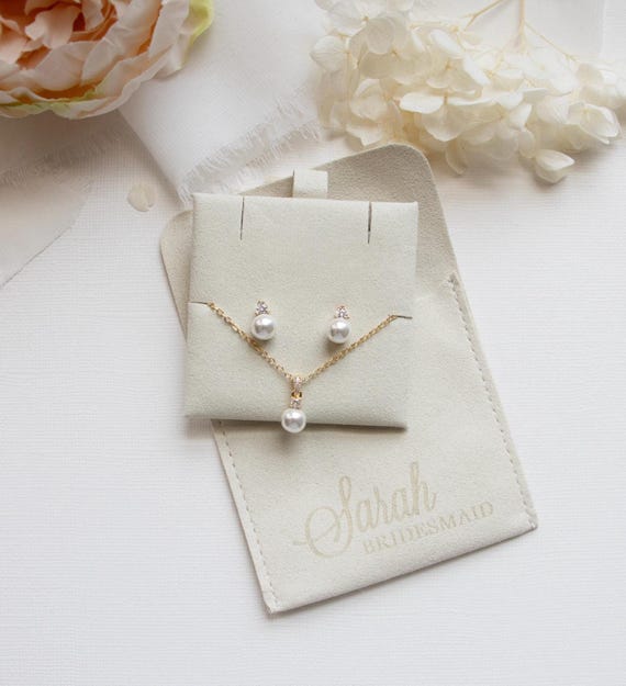 Bridesmaid Jewelry Set Pearl Gold, Stud Earrings for Bridesmaids, Bridesmaid Jewelry Gift, Bridesmaid Gifts, Jennifer on Custom Pouch