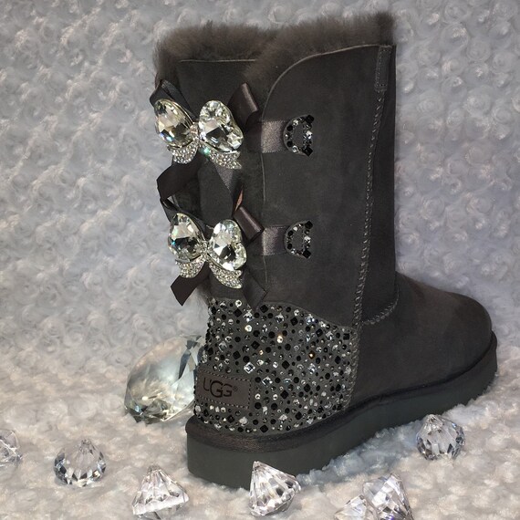 Bling Ugg Bailey Bogen II, Damen Custom grau Ugg Boots Swarovski Crystal Bling australischen Fell Stiefel, Schneestiefel, Bling Stiefel Bling Ugg Bailey Bogen II, Damen Custom grau Ugg Boots Swarovski Crystal Bling australischen Fell Stiefel, Schneestiefel, Bling Stiefel