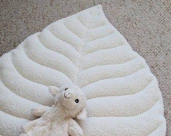 Leaf playmat from faux fur, MILK color | READY to SHIP | Baby play mat