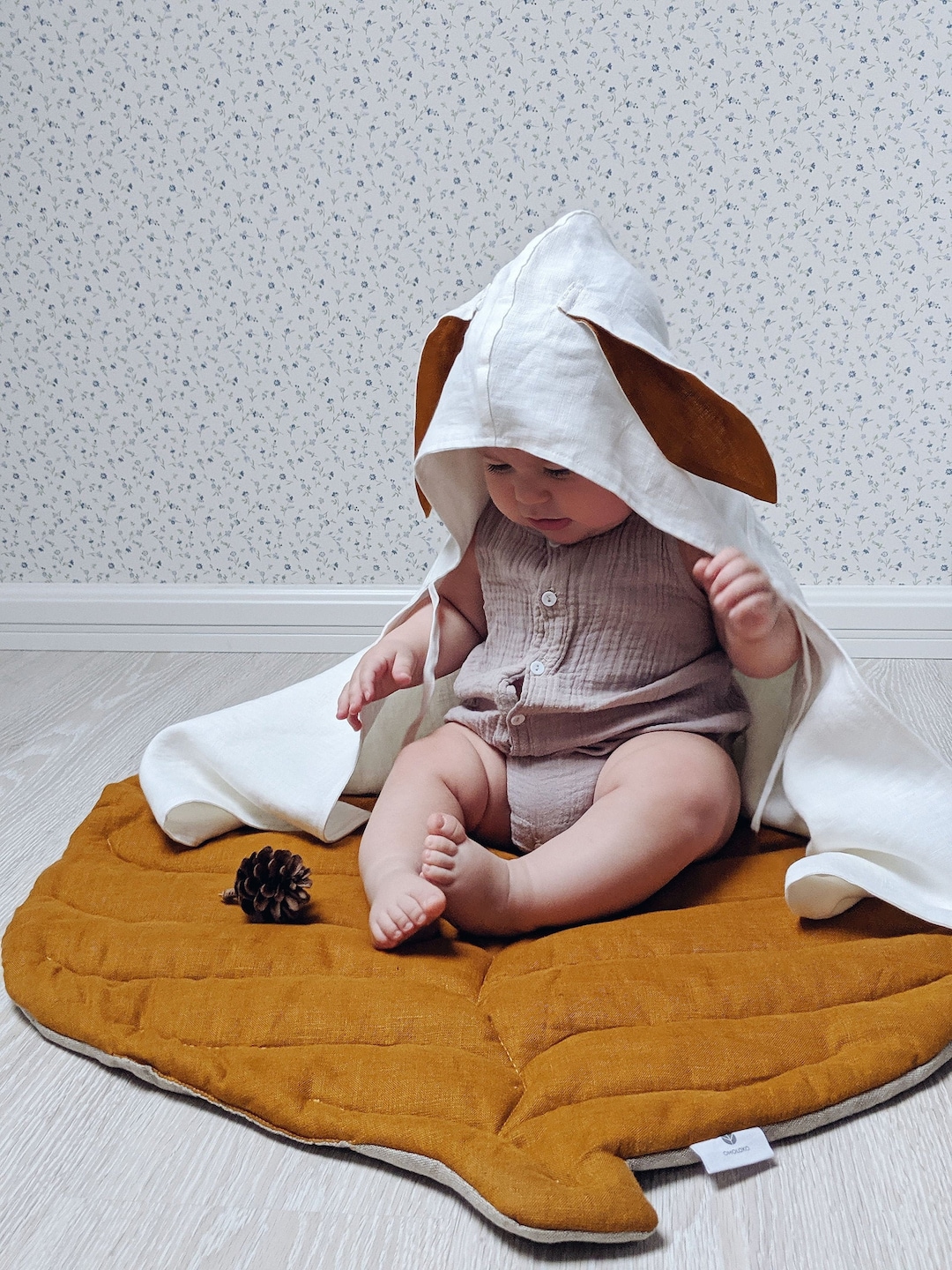 Toalla de lino para bebé: Poncho con capucha y orejas de conejo