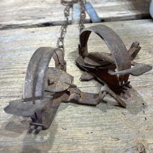 2 Vintage Barn Rat Traps. Animal Trap . farm..[CLEANED]