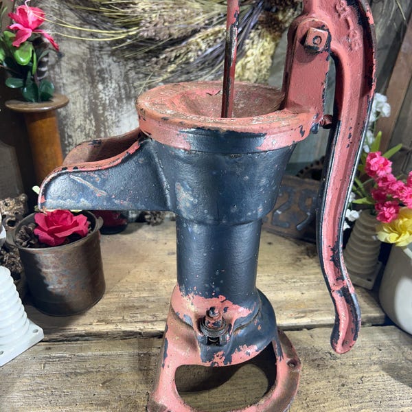 Vintage Well Cistern Water Pump, Farm salvage. Farmhouse kitchen . Clean,