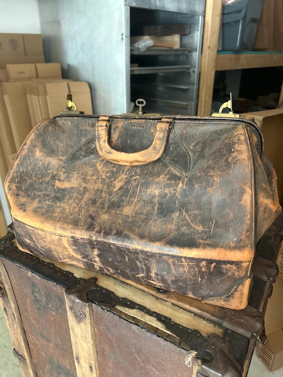 1880年〜1930年　アンティーク　本革　ドクターバッグ　トランク　ビンテージ 1800's , Doctor Medical Leather Bag With Key, Tombstone Az