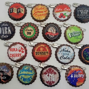 Kroonkurkspelden #1 op Wasteland geïnspireerd, verweerd. Jij kiest je favorieten! Sunset-petten worden geleverd met een blauwe ster! Hoge kwaliteit gedrukt op echte petten!