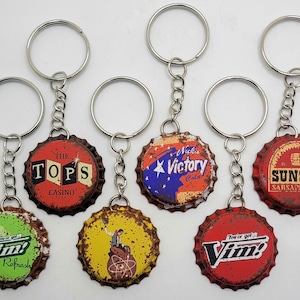 Chaveiro #1 Tampinhas de Garrafa Envelhecidas; Inspirado em Fallout. Alta Qualidade Impressa nas Tampinhas! Nuka Cola's, New Vegas Casino's, Vims!