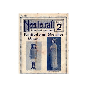 Könnte beinhalten: Ein Vintage-Magazincover mit einem Foto von zwei Frauen, die gestrickte und gehäkelte Mäntel tragen. Das Magazin heißt "Needlecraft" und der Preis ist mit "2d" angegeben.