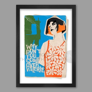 Op de afbeelding: Ingelijste kunstafdruk met een gestileerde illustratie van een vrouw met oranje haar en een oranje jurk met bloemen. De tekst "WHY DON'T YOU COME OVER VALERIE" staat in witte letters op een blauwe en groene achtergrond.