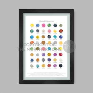Op de afbeelding: Een ingelijste poster met de titel "Cornish Colourways" met een raster van 48 aquarelverfstalen in verschillende kleuren. Elk staal heeft een naam eronder, zoals "Sea Green", "Spring Bud" en "Cornish Blue".