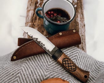 Handmade Bushcraft Knife, with carwing, Ashtree and Hornbeam Handle, Leather Case