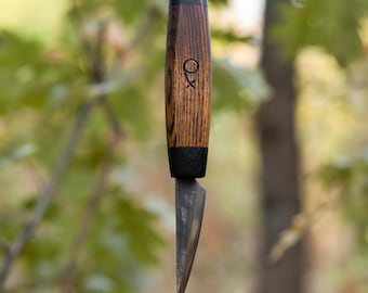 Cuchillo de trinchar forjado a mano: mango de madera de fresno, funda de cuero