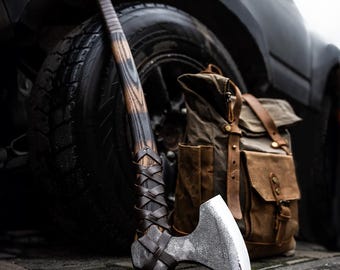 Hacha vikinga forjada a mano: hacha eslava tallada con funda de cuero