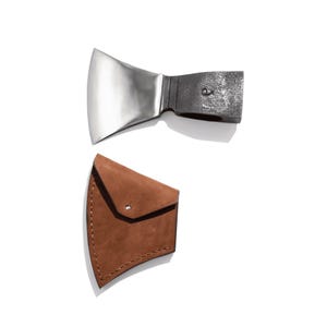 Hache Hutsul Bartka forgée à la main - Outil de travail du bois traditionnel ukrainien, hache de bushcraft (gaine en cuir)