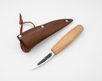 Cuchillo de tallar forjado a mano: estilo yakuto, mango de fresno, funda de cuero.