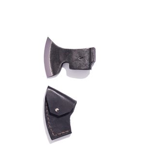 Cabeza de hacha microtallada – Hoja de acero al carbono de estilo finlandés (funda de cuero)